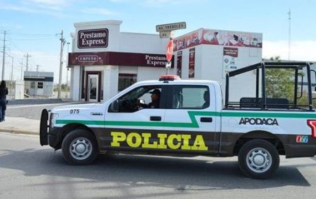 Ahora detienen a dos policías de Apodaca con armas y droga. – Contraportada