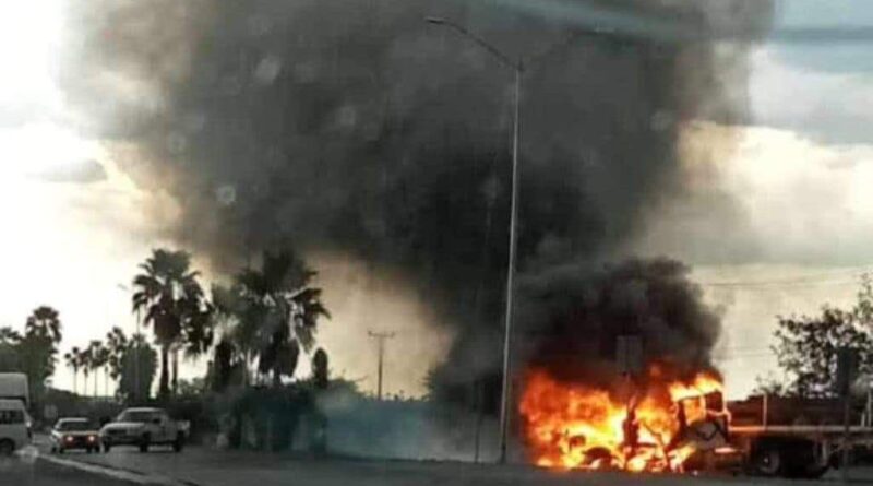Reportan bloqueos y quema de vehículos en la Carretera Nacional