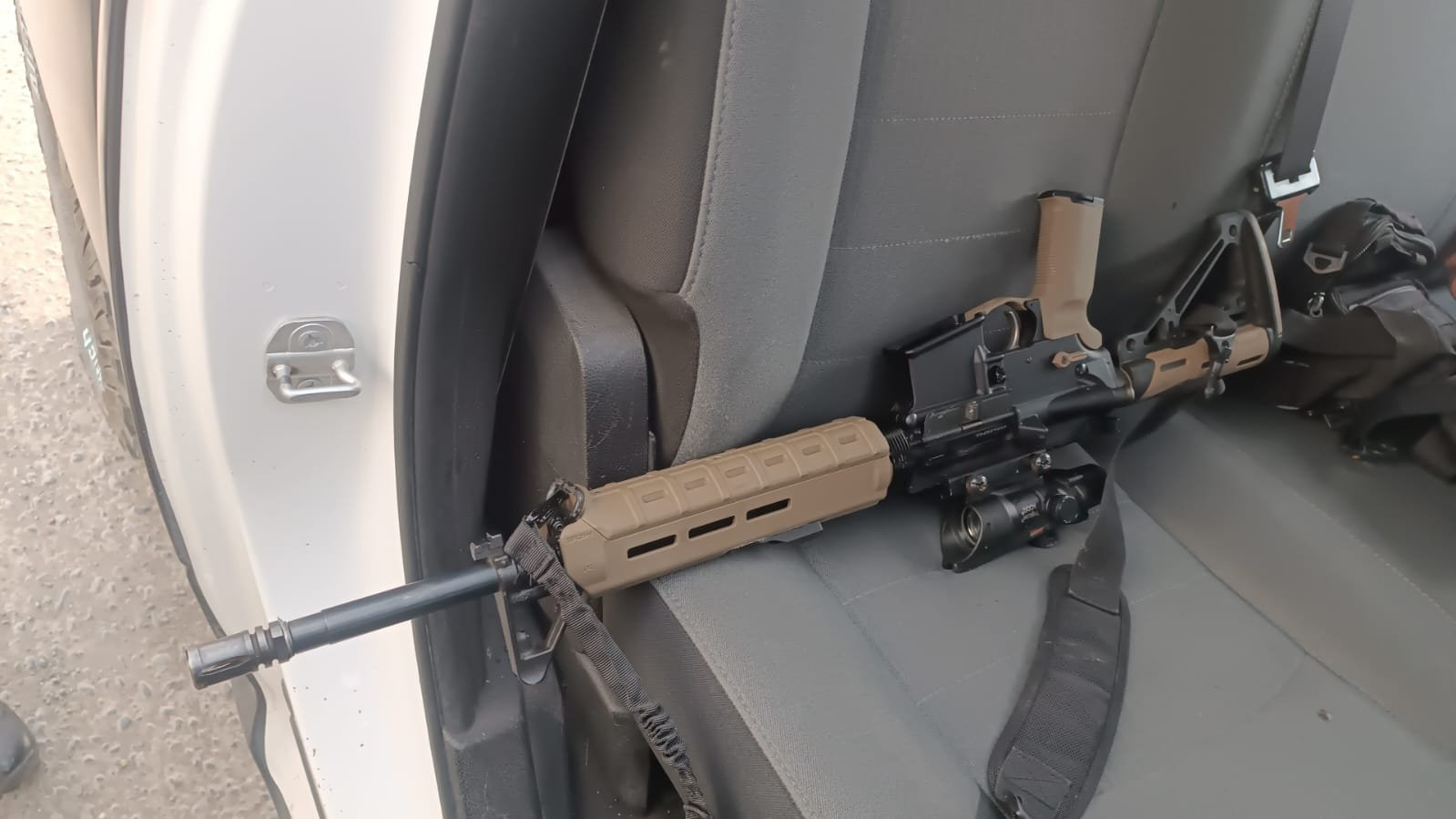Detienen a 11 en García; decomisan armas y droga – Contraportada