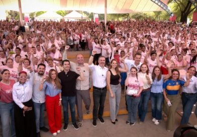 Reciben 2 mil mujeres apoyo de Tarjeta Regia Plus en el Parque España